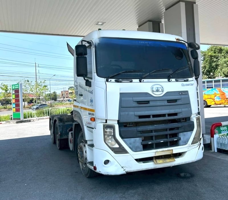 สิบล้อหัวลากสองเพลา UD GWE  378 แรงม้า ปี 2558 (3413)