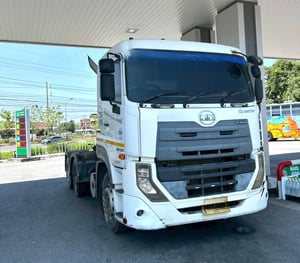 สิบล้อหัวลากสองเพลา UD GWE  378 แรงม้า ปี 2558 (3413)