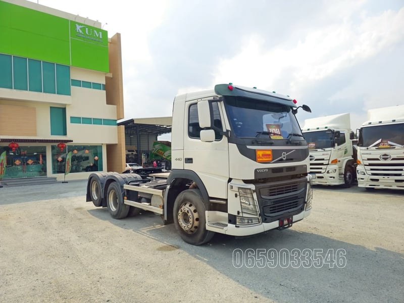 สิบล้อหัวลาก volvo