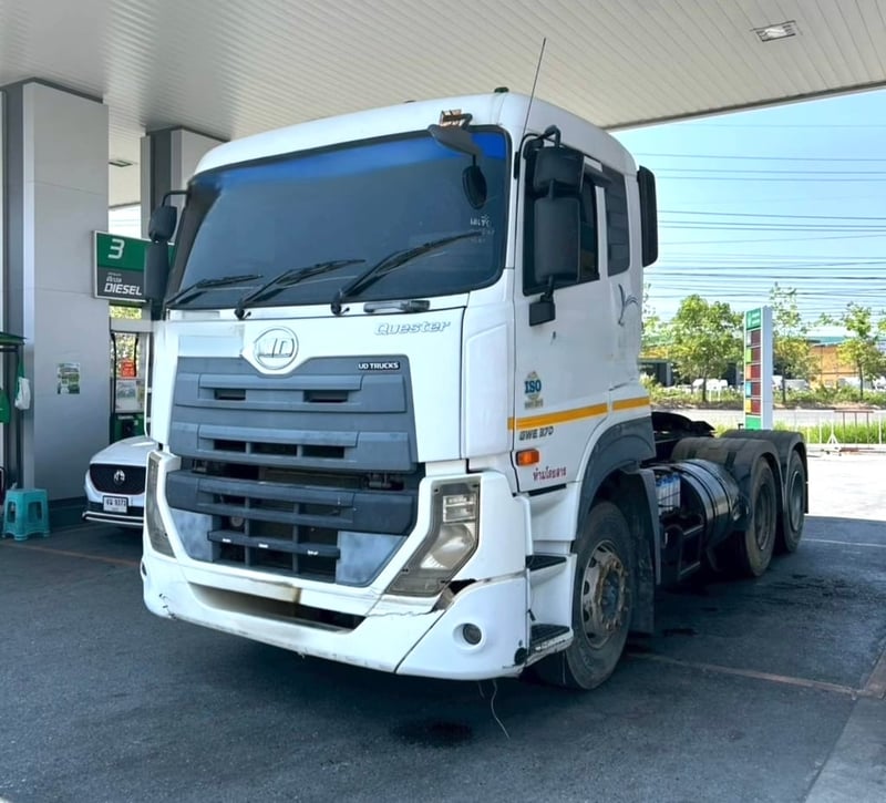 สิบล้อหัวลากสองเพลา UD GWE  378 แรงม้า ปี 2558 (3413)