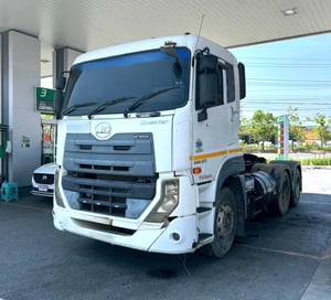 สิบล้อหัวลากสองเพลา UD GWE  378 แรงม้า ปี 2558 (3413)