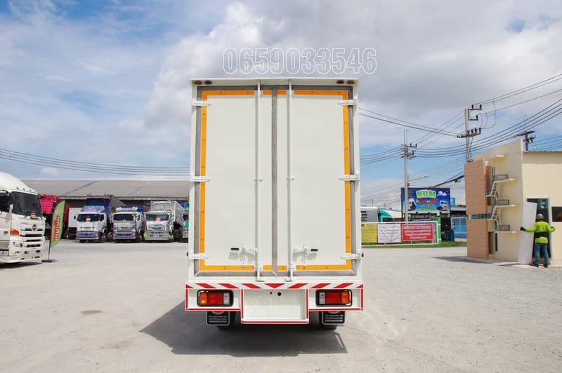 สี่ล้อตู้ ISUZU สี่ล้อตู้ ISUZU