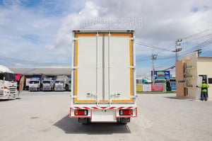 สี่ล้อตู้ ISUZU สี่ล้อตู้ ISUZU