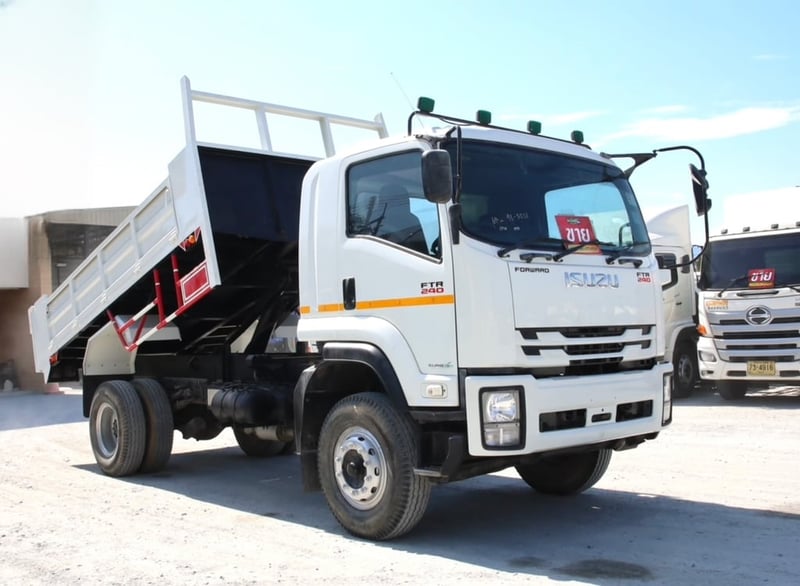 หกล้อดั้มพ์ ISUZU FTR  240 แรงม้า 2566 (3266)