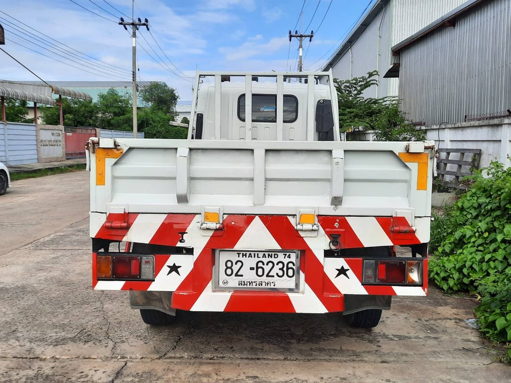 ISUZU NLR 96แรงม้า รถบรรทุก 4ล้อ กระบะเหล็ก ปี2017