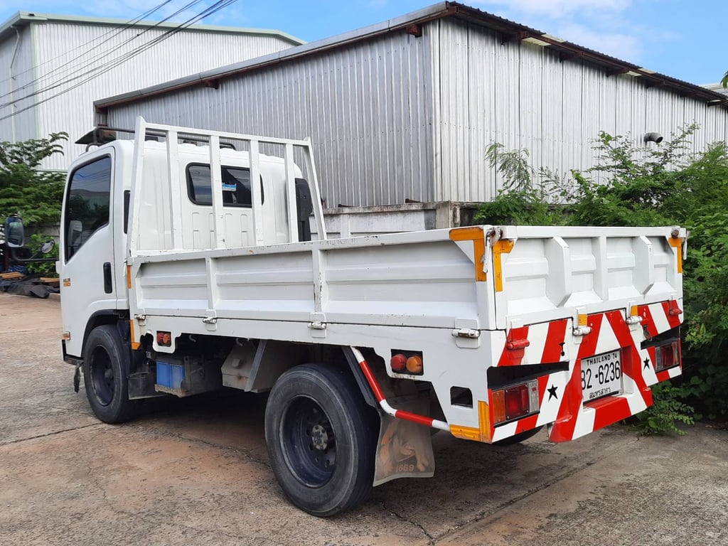 ISUZU NLR 96แรงม้า รถบรรทุก 4ล้อ กระบะเหล็ก ปี2017