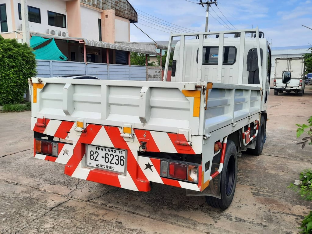 ISUZU NLR 96แรงม้า รถบรรทุก 4ล้อ กระบะเหล็ก ปี2017