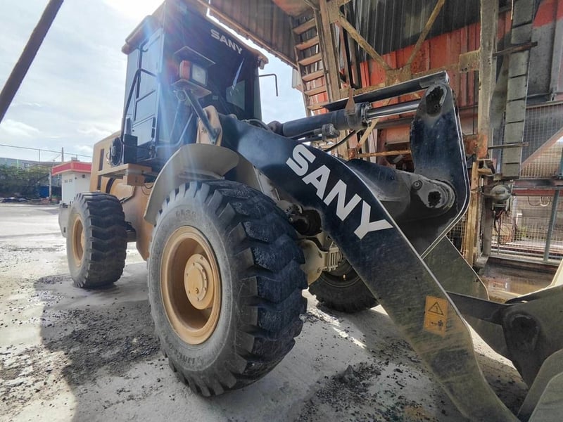 รถตักล้อยาง ยี่ห้อ SANY รุ่น SW936K1 มือสอง สภาพดี สนใจติดต่อเบอร์ 085-8127199 หรือ แอดLINE
