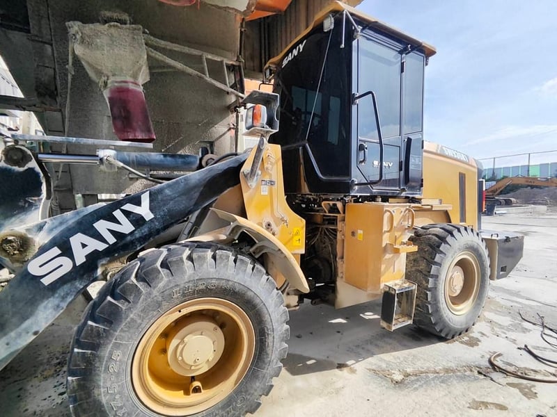 รถตักล้อยาง ยี่ห้อ SANY รุ่น SW936K1 มือสอง สภาพดี สนใจติดต่อเบอร์ 085-8127199 หรือ แอดLINE