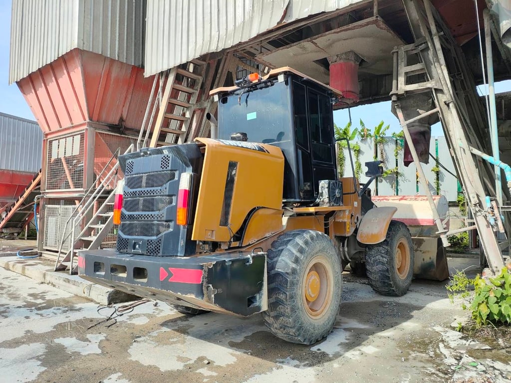 รถตักล้อยาง ยี่ห้อ SANY รุ่น SW936K1 มือสอง สภาพดี สนใจติดต่อเบอร์ 085-8127199 หรือ แอดLINE