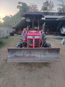 รถไถยันม่าแมนยู 51 แรงอุปกรณ์ 3 ชิ้น รถไถยันม่าแมนยู 51 แรงอุปกรณ์ 3 ชิ้น