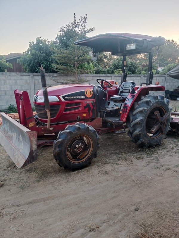 รถไถยันม่าแมนยู 51 แรงอุปกรณ์ 3 ชิ้น รถไถยันม่าแมนยู 51 แรงอุปกรณ์ 3 ชิ้น