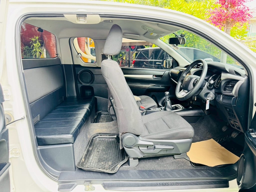 ออกรถ 0 บาท  ไมล์แท้ 34,xxx กม✔️TOYOTA  Hilux Revo Smartcab 2.4 Mid Z edition  ปี 2023