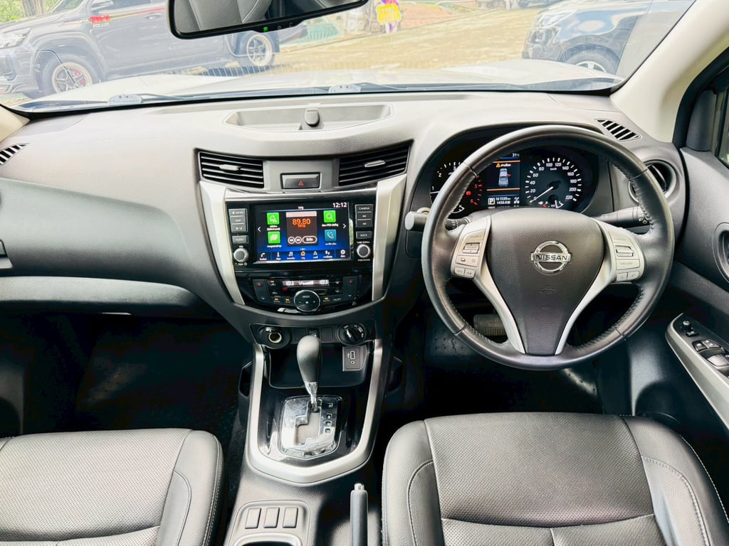 4x4 เกียร์ออโต้ TOP #NISSAN NAVARA NP300 Double Cab 2.5 VL 4WD  AT ปี 2020