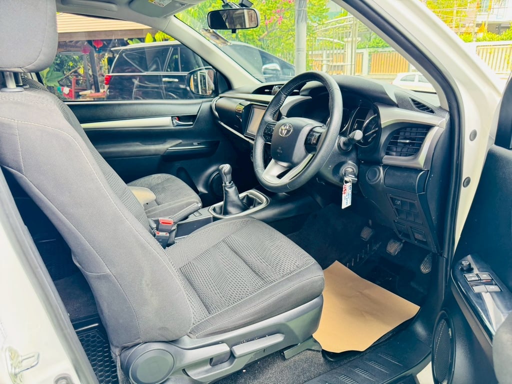 ออกรถ 0 บาท  ไมล์แท้ 34,xxx กม✔️TOYOTA  Hilux Revo Smartcab 2.4 Mid Z edition  ปี 2023