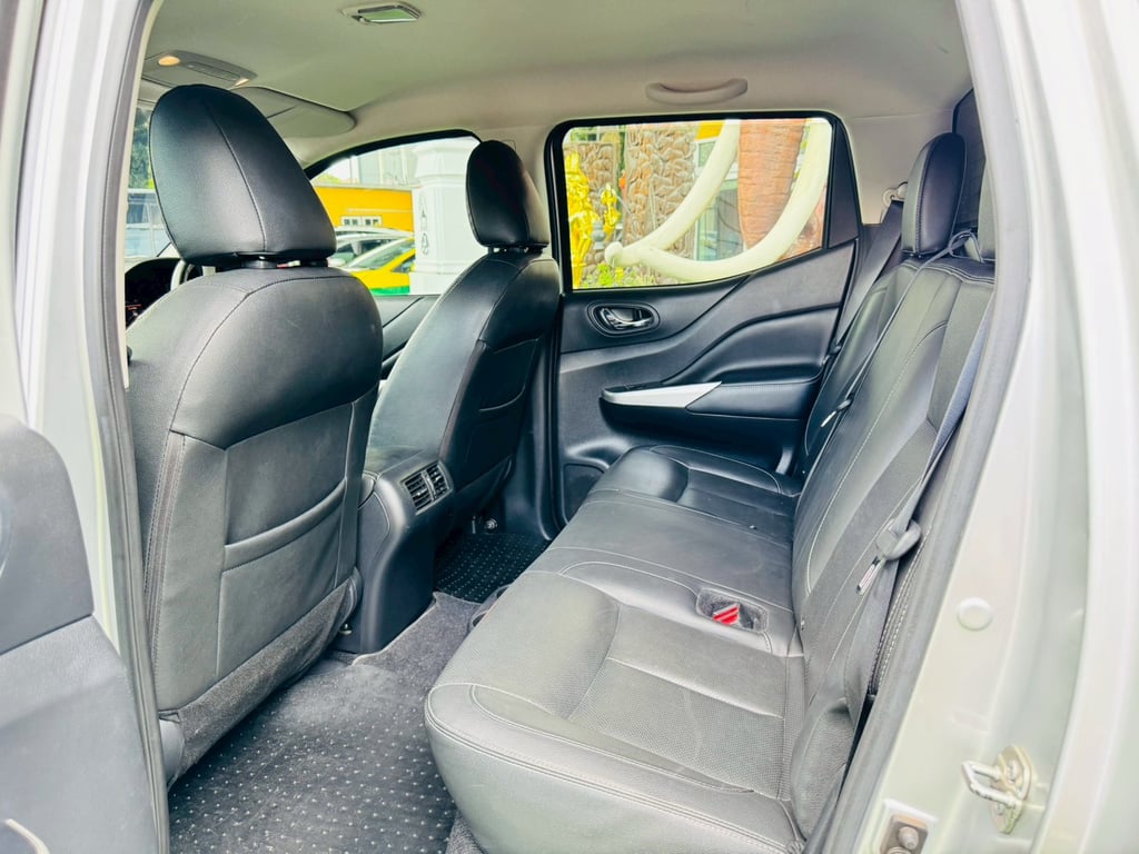 4x4 เกียร์ออโต้ TOP #NISSAN NAVARA NP300 Double Cab 2.5 VL 4WD  AT ปี 2020