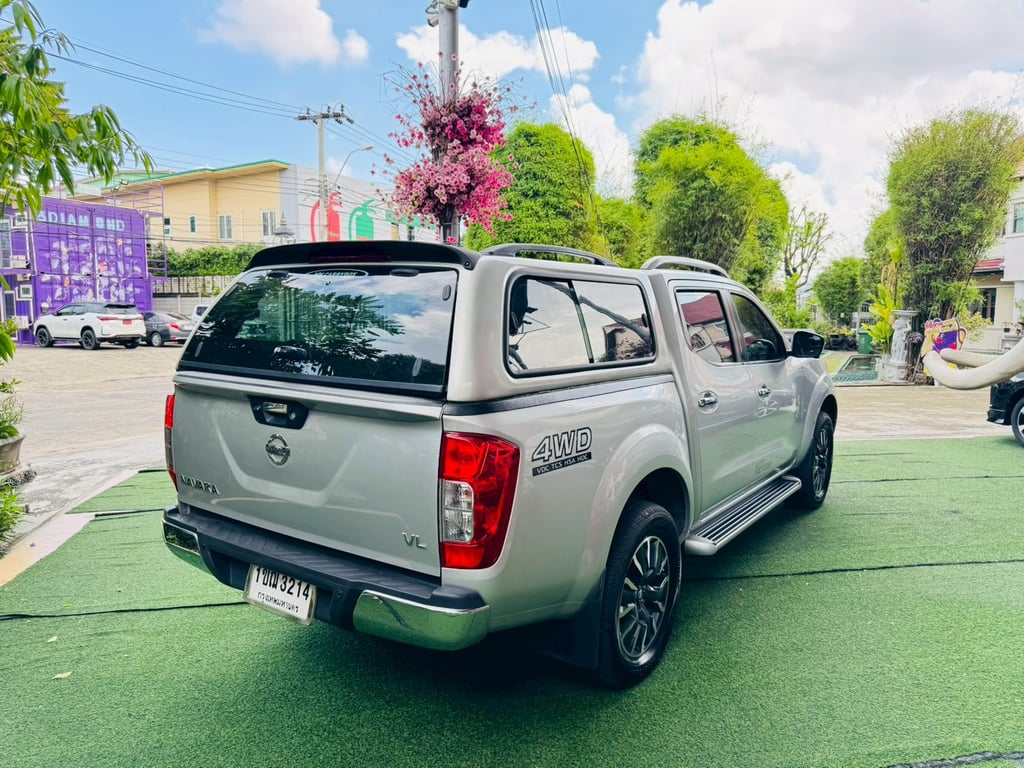 4x4 เกียร์ออโต้ TOP #NISSAN NAVARA NP300 Double Cab 2.5 VL 4WD  AT ปี 2020