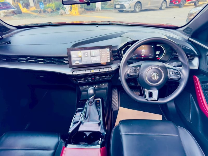 TOP ไมล้แท้ 15,xxx กม  #MG MG 5 1.5X Sunroof i-Smart  ปี 2025 