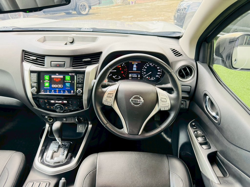 4x4 เกียร์ออโต้ TOP #NISSAN NAVARA NP300 Double Cab 2.5 VL 4WD  AT ปี 2020