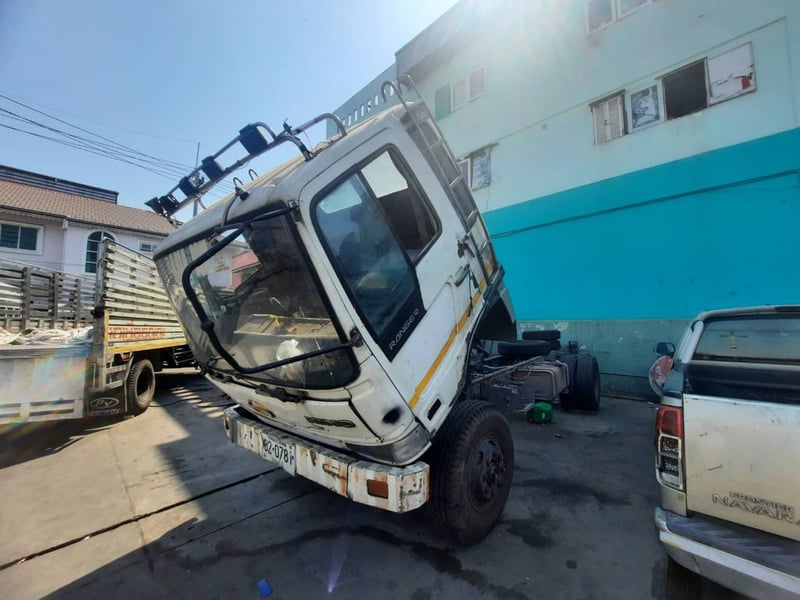 ขายหัวเก๋ง และ คัสซี HINO FD3HKA ช่วงบรรทุก 5.7 เมตร
