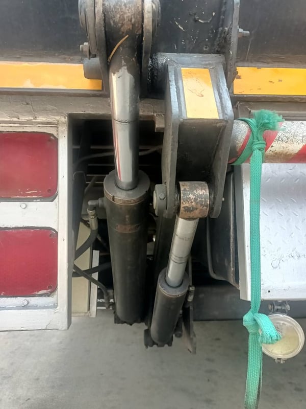 ขาย ลิฟท์ท้่ายรถบรรทุก มือ 2 ขนาด 2 ตัน