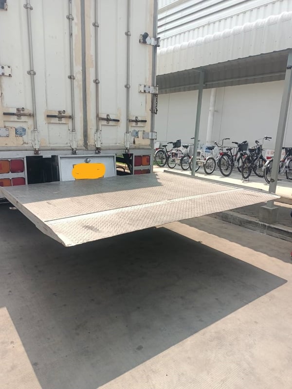 ขาย ลิฟท์ท้่ายรถบรรทุก มือ 2 ขนาด 2 ตัน