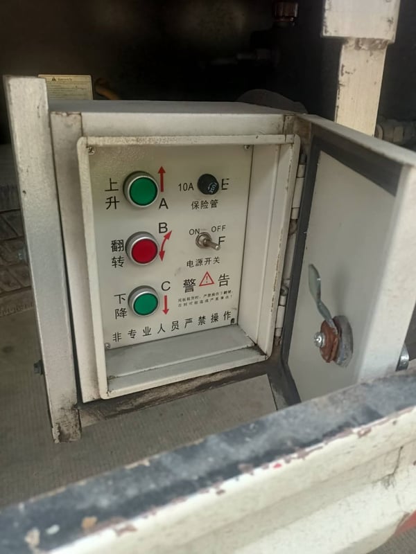 ขาย ลิฟท์ท้่ายรถบรรทุก มือ 2 ขนาด 2 ตัน