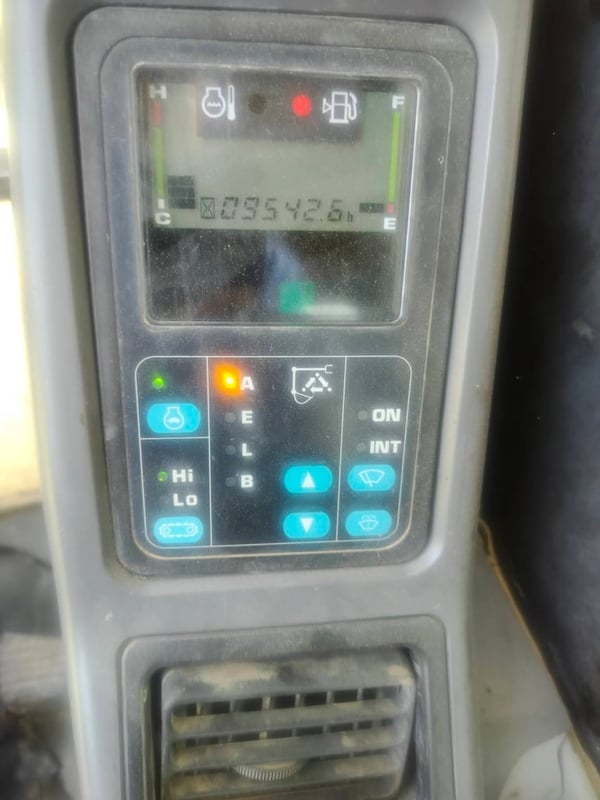 ขายรถแบคโฮ KOMATSU PC130-7 เก่านอก เอกสารเล่มทะเบียน ขายรถแบคโฮ KOMATSU PC130-7 เก่านอก เอกสารเล่มทะเบียน