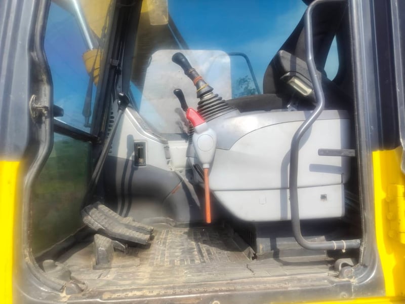 ขายรถแบคโฮ KOMATSU PC130-7 เก่านอก เอกสารเล่มทะเบียน ขายรถแบคโฮ KOMATSU PC130-7 เก่านอก เอกสารเล่มทะเบียน