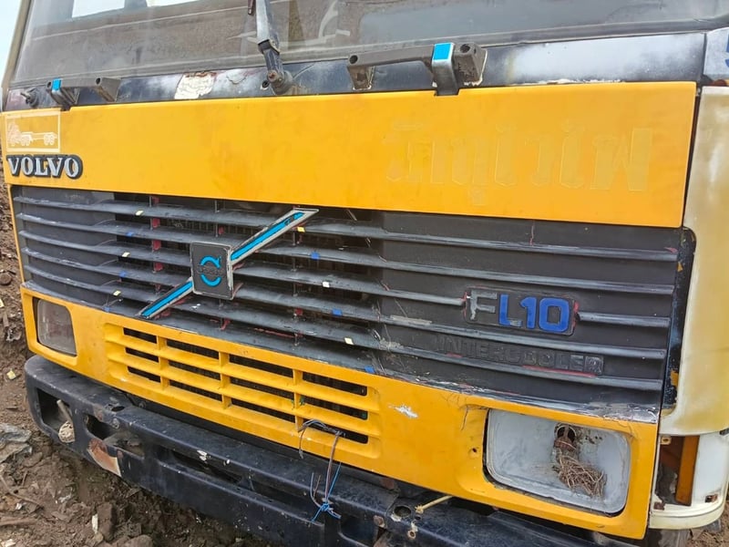 ขายซาก หัวลาก 10 ล้อ 2 เพลา VOLVO FL10 ขายซาก หัวลาก 10 ล้อ 2 เพลา VOLVO FL10