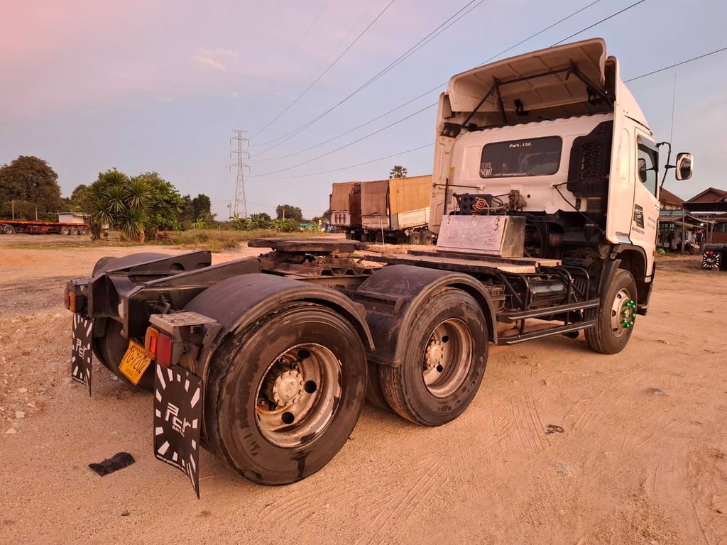 หัวลาก FM1A เครื่อง AO9C 330 แรง 2  เพลา เกียร์ ZF