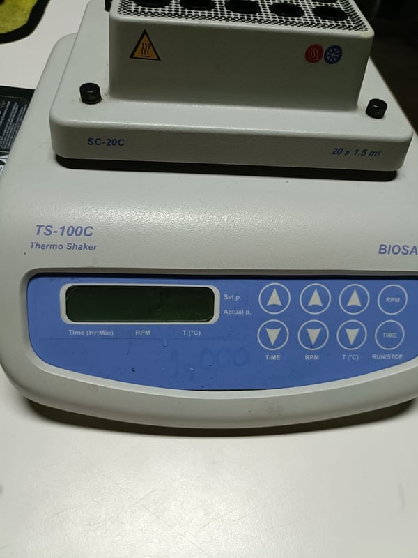 เครื่องเขย่าสารพร้อมควบคุมอุณหภูมิ ยี่ห้อ BIOSAN รุ่น TS-100C Thermo Shaker เครื่องเขย่าสารพร้อมควบคุมอุณหภูมิ ยี่ห้อ BIOSAN รุ่น TS-100C Thermo Shaker