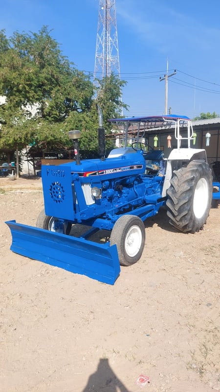 รถไถฟอร์ด 6600 เสื้อลาย