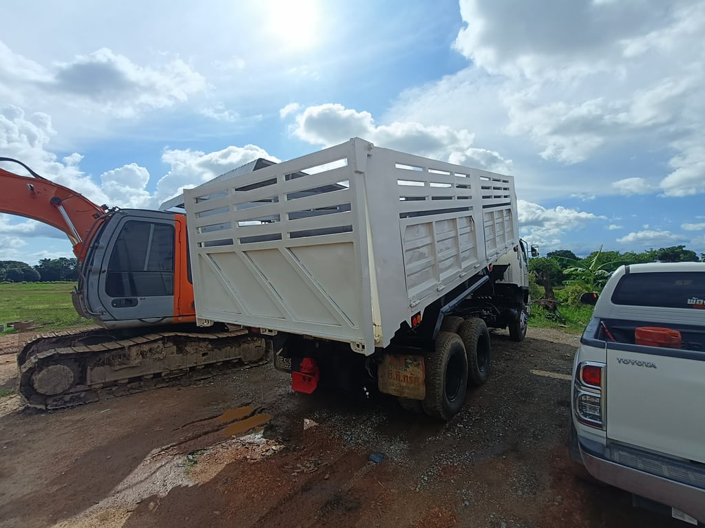 HINO FM 240แรงม้า รถบรรทุก 10ล้อ ดั้มพ์ ปี2002 HINO FM 240แรงม้า รถบรรทุก 10ล้อ ดั้มพ์ ปี2002