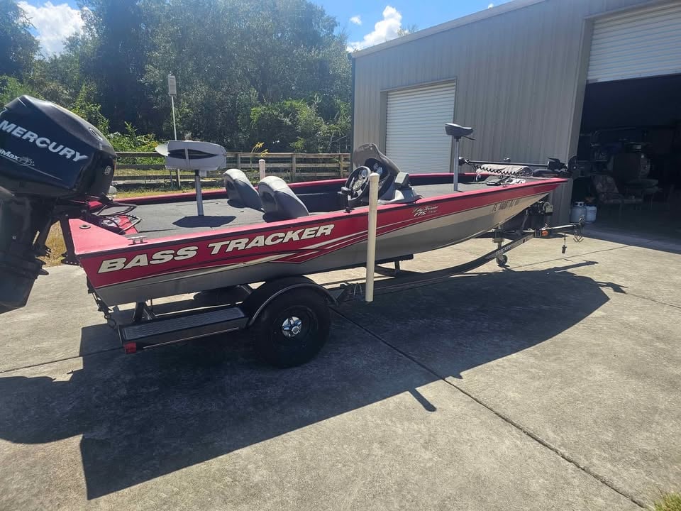 ขายเรือนำเข้าจาก  USA Bass Tracker 175 Pro Team TXW ปี 2010