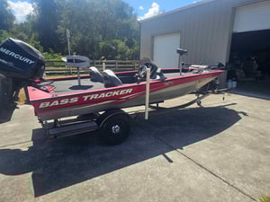 ขายเรือนำเข้าจาก USA Bass Tracker 175 Pro Team TXW ปี 2010 ขายเรือนำเข้าจาก USA Bass Tracker 175 Pro Team TXW ปี 2010