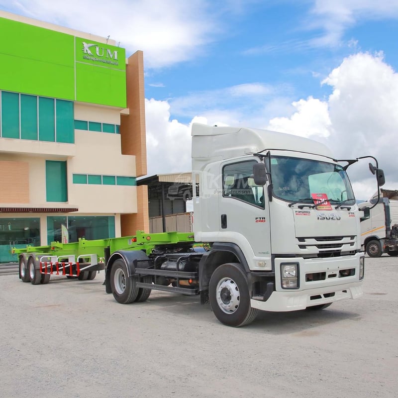 หกล้อหัวลาก ISUZU FTR 240 แรง ปี 2565+หางก้าง สองเพลาพนัส ปี 2560 (2712 5072)