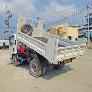 หกล้อดั้มพ์ ISUZU NMR 130 แรง ปี 2564 (3781)