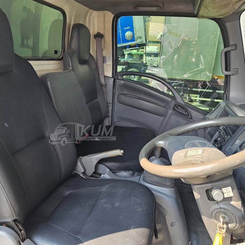 หกล้อตู้ ISUZU NMR 130 แรง ปี 2558 (5477)