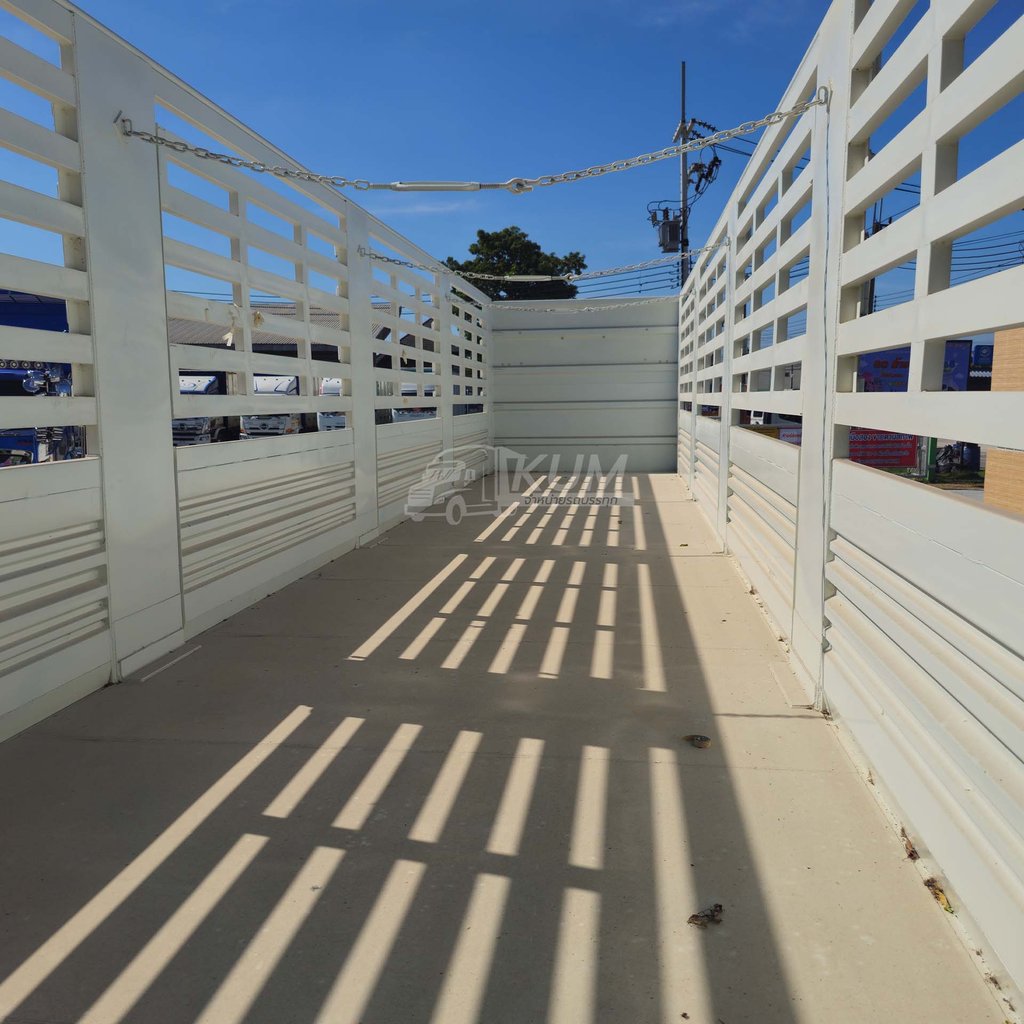 หางกระบะคอกเหล็ก สามเพลา ป้ายแดง อู่ไทยมาวิน ปี 2568 (0735)