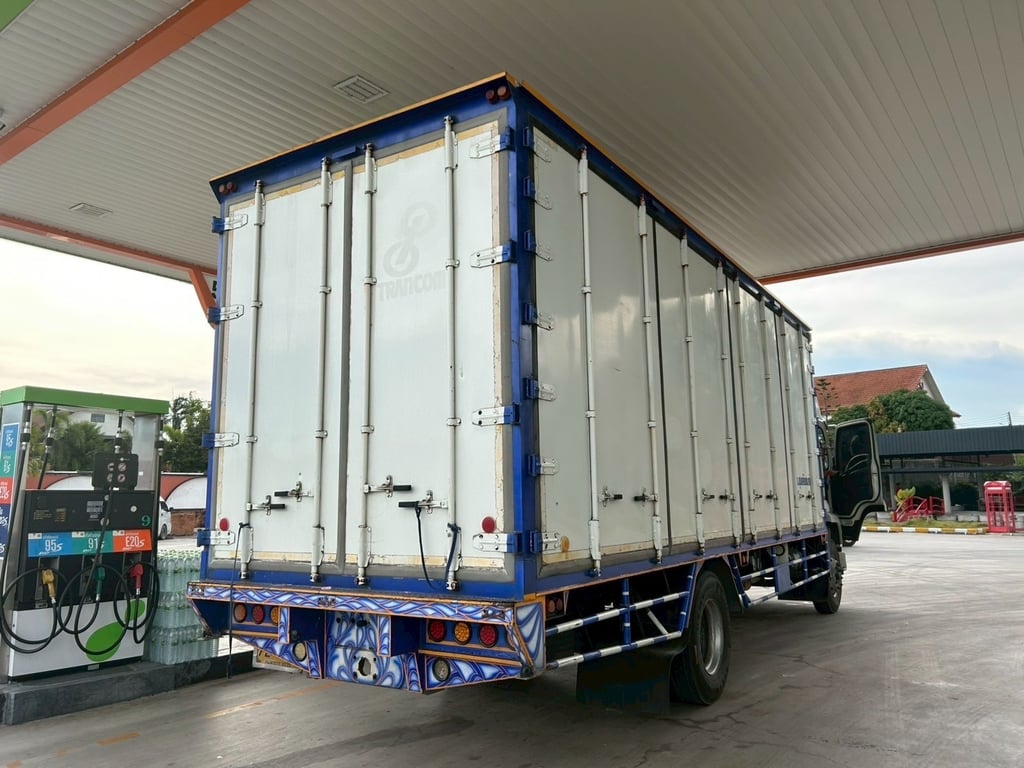 สด ลด VAT หกล้อตู้สิบบาน ISUZU FTR 240 แรงม้า ปี 62 (9777) สด ลด VAT หกล้อตู้สิบบาน ISUZU FTR 240 แรงม้า ปี 62 (9777)