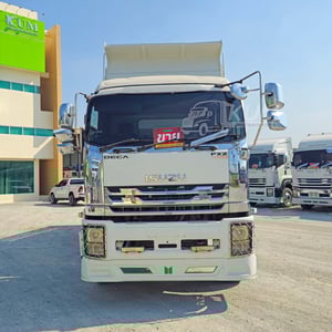 สิบล้อดั้มพ์ ISUZU FXZ 360 แรง ปี 56 สามมิตร (2374) สิบล้อดั้มพ์ ISUZU FXZ 360 แรง ปี 56 สามมิตร (2374)