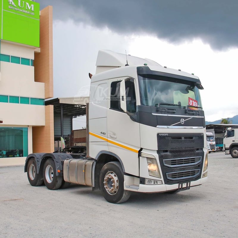 *ราคาตัด* สิบล้อหัวลาก VOLVO FH 440 แรง ปี 2558 (8454)