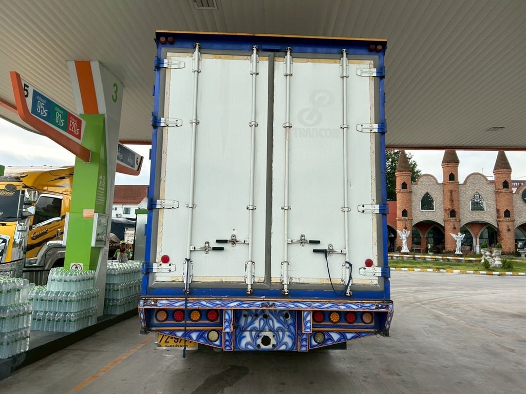 สด ลด VAT หกล้อตู้สิบบาน ISUZU FTR 240 แรงม้า ปี 62 (9777) สด ลด VAT หกล้อตู้สิบบาน ISUZU FTR 240 แรงม้า ปี 62 (9777)