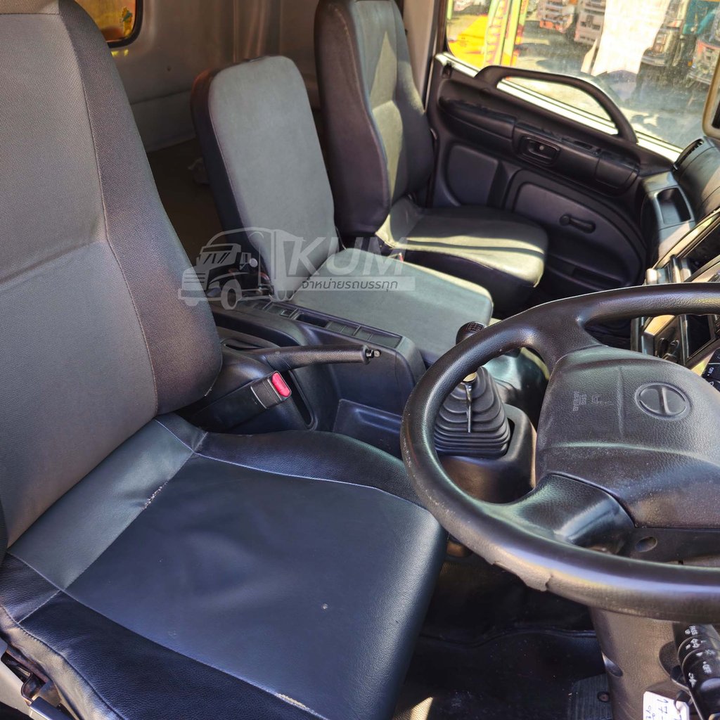 หกล้อตู้สิบบาน HINO FG8J 212 แรง ปี 2556 (0988)