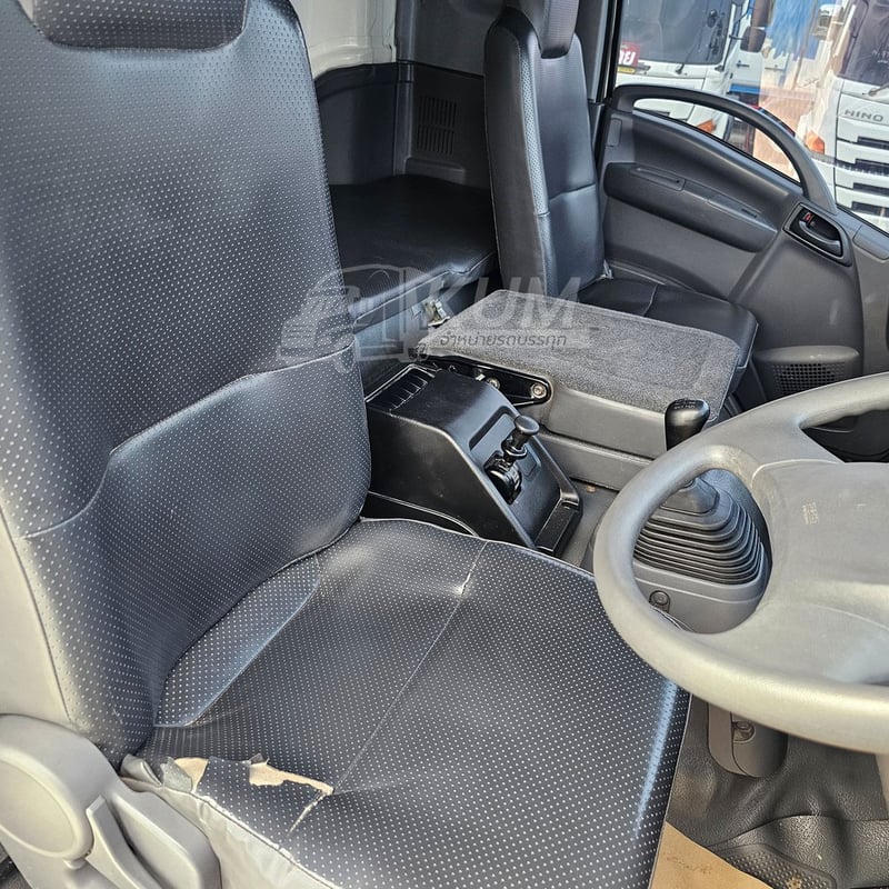 หกล้อตู้สิบบาน ISUZU FTR 240 แรง ปี 2565 (5322)