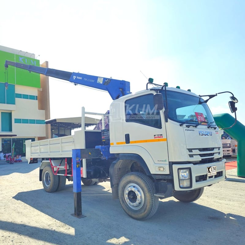 หกล้อดั้มพ์ติดเครน ISUZU FTR 240 แรง ปี 2566 (3266) หกล้อดั้มพ์ติดเครน ISUZU FTR 240 แรง ปี 2566 (3266)