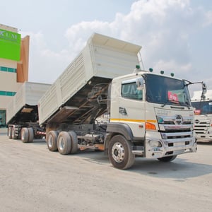 สิบล้อดั้มพ์ HINO FM1A 344 แรง ปี 2560 + หางดั้มพ์ สามเพลา อู่แม็กเทรลเลอร์ ปี 2565 (2539 3778) 