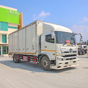 หกล้อตู้สิบบาน HINO FG8J 240 แรง ปี 2561 (4378)