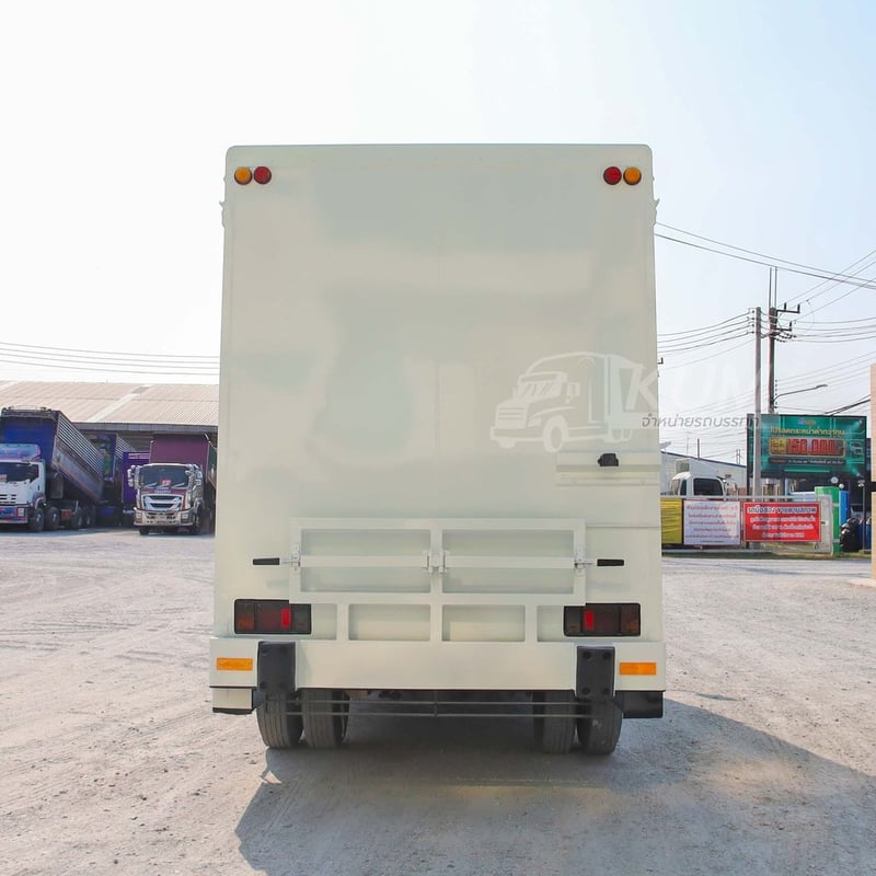 หกล้อตู้ ISUZU NMR 130 แรง ปี 2558 (5477)